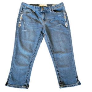 VGS Aztec Embroidered Capris Size 4 Run Big See Measurements